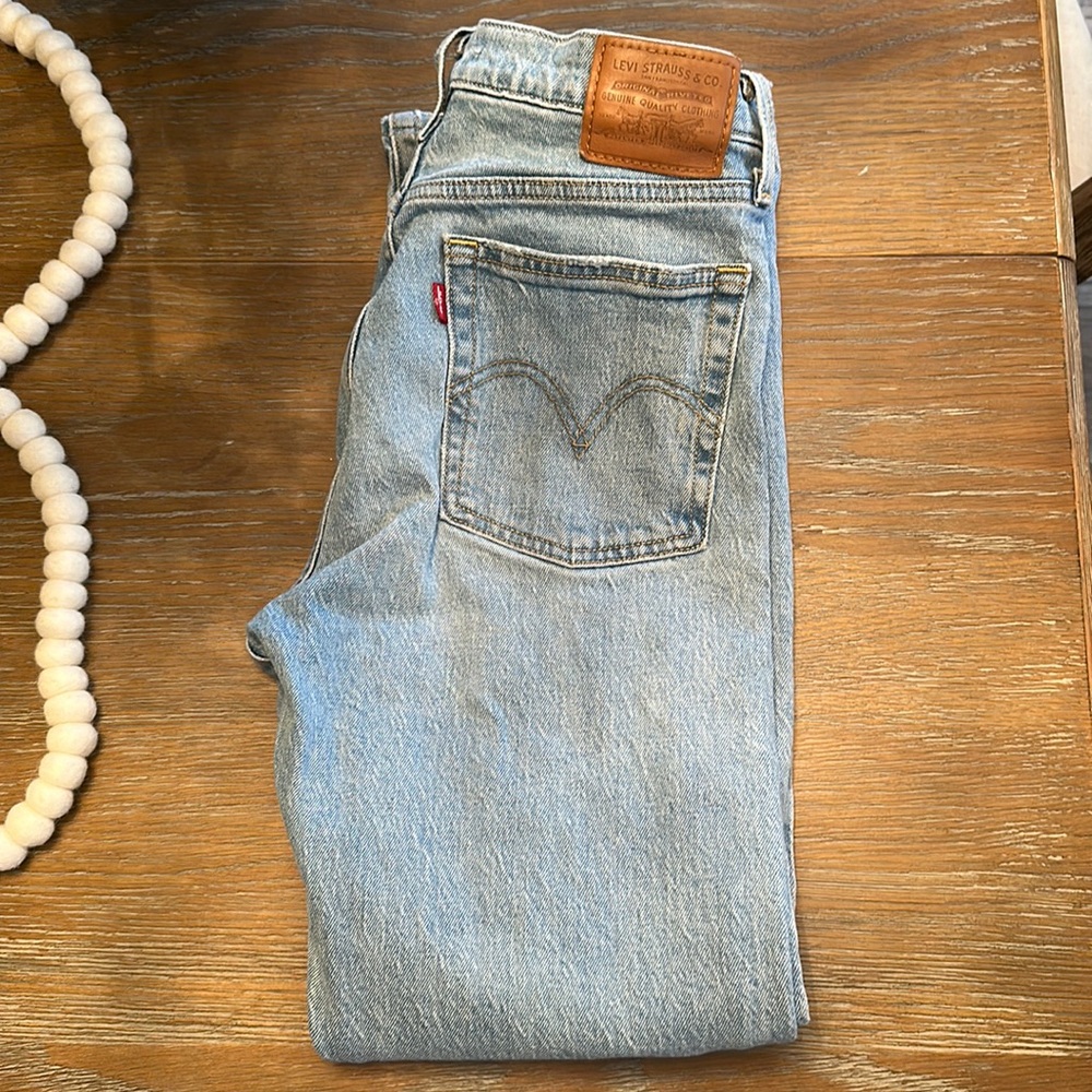 wedgie straight leg levi’s size 26